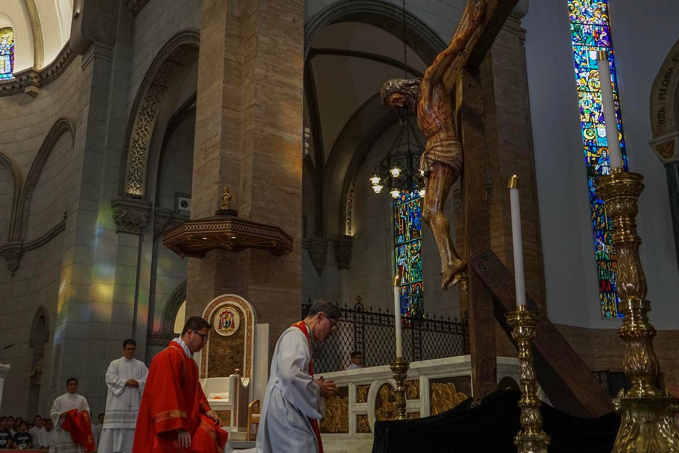 VENERATION. Archbishop Luis Antonio Cardinal Tagle kisses the cross during the celebration of the Lord's Passion on Good Friday. Photo by Maria Tan/Rappler 