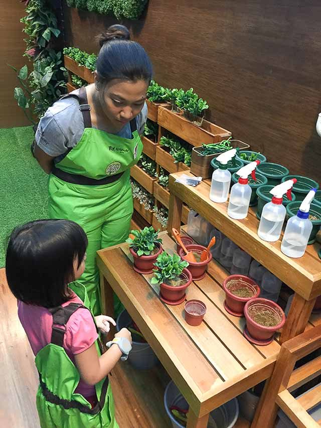 NEW WAYS TO LEARN. Urban farming enables kids to realize the importance of being environmentally aware. Photo by Michelle Aventajado 