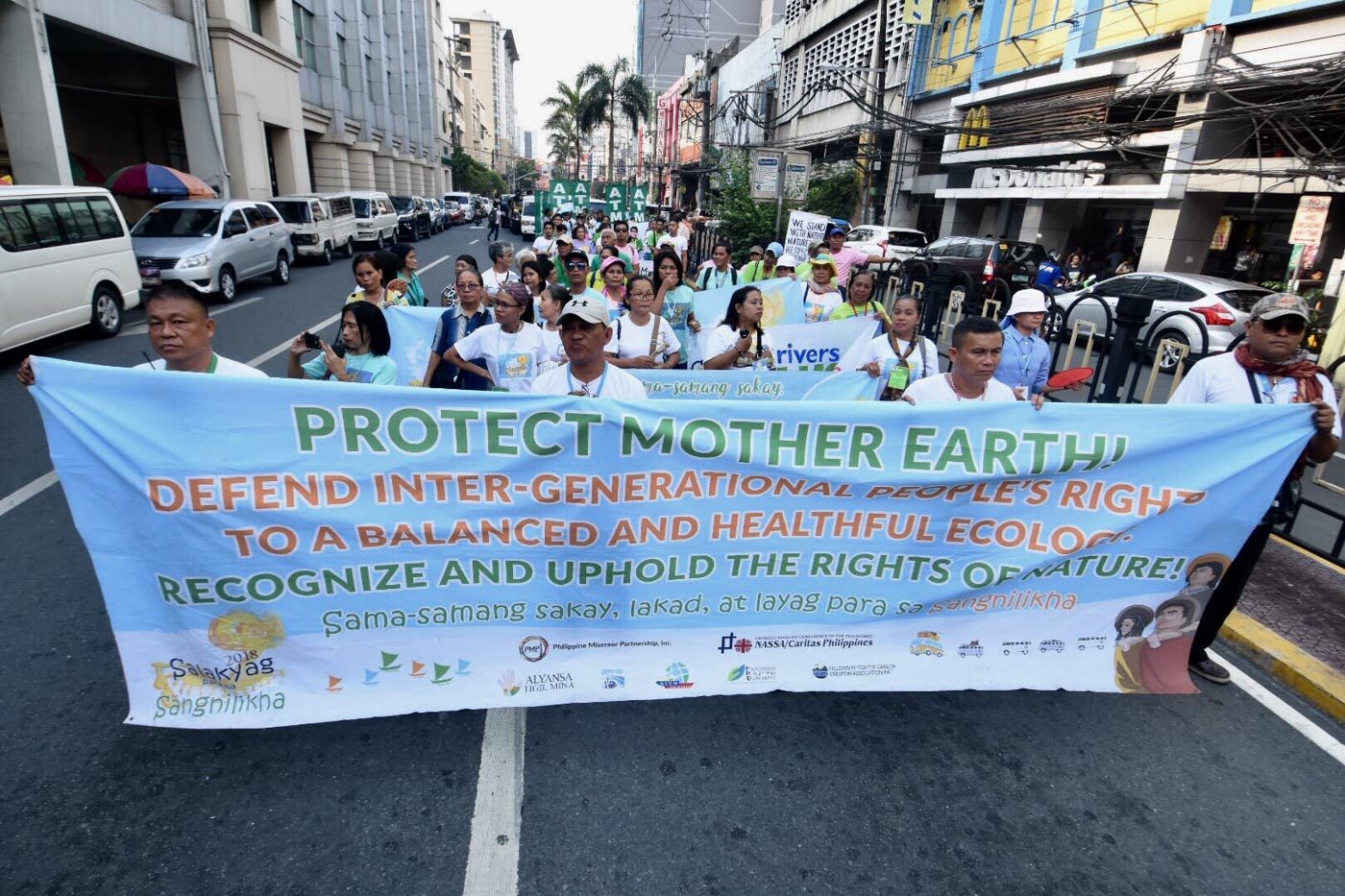 SALAKYAG. Groups join the march to Mendiola to celebrate World Environment Day. Photo by Angie de Silva/Rappler  