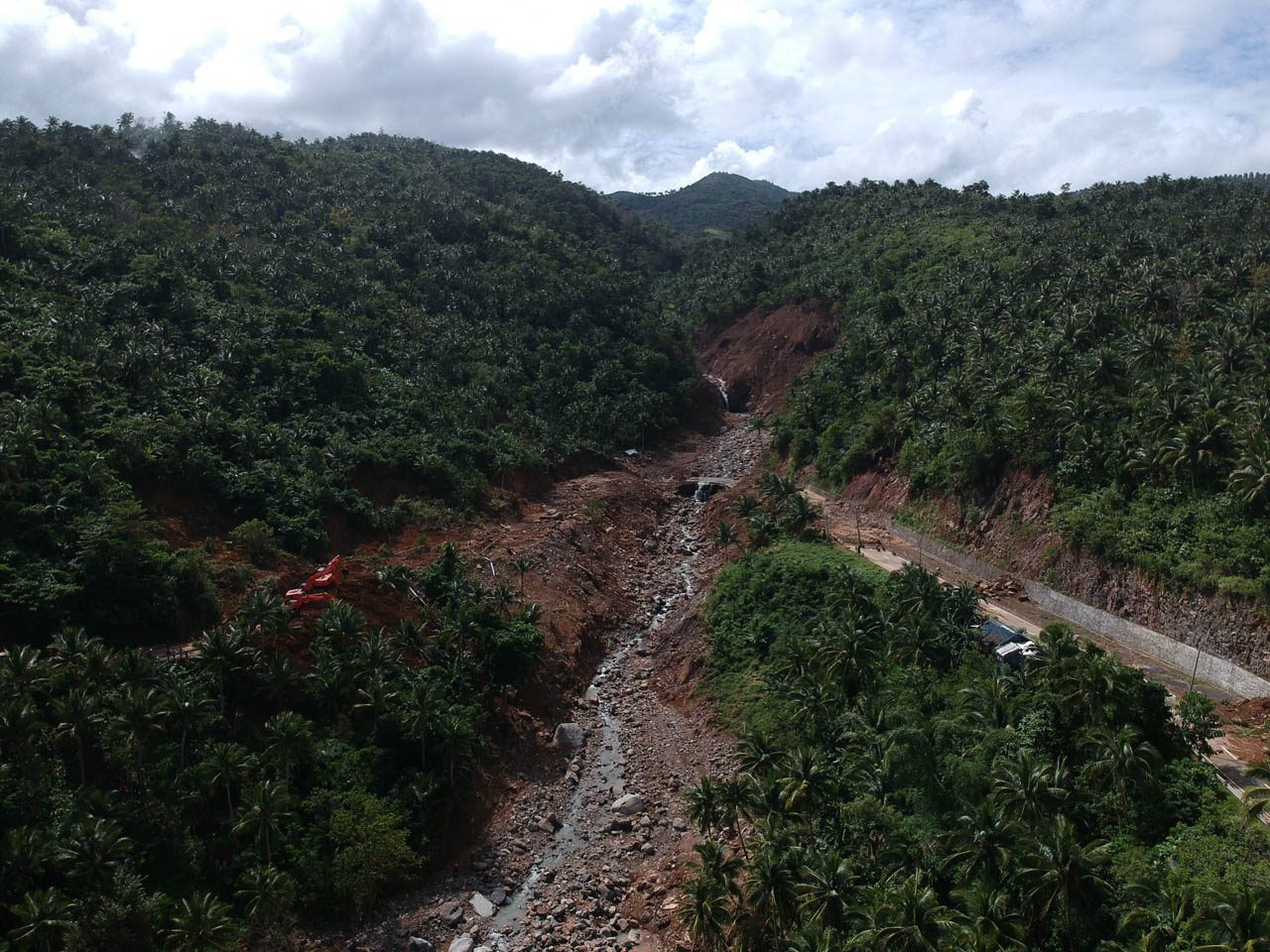 Declare landslide-hit Albay roads as no-build zones– expert
