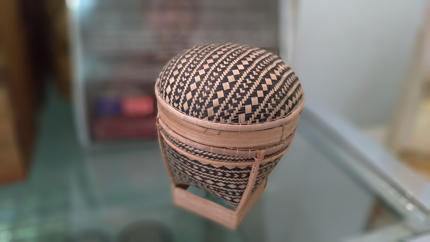 TINGKEP. This miniature version of covered basket by Palaw'an tribes is often given to diplomats as souvenir. Photo by Mavic Conde. 