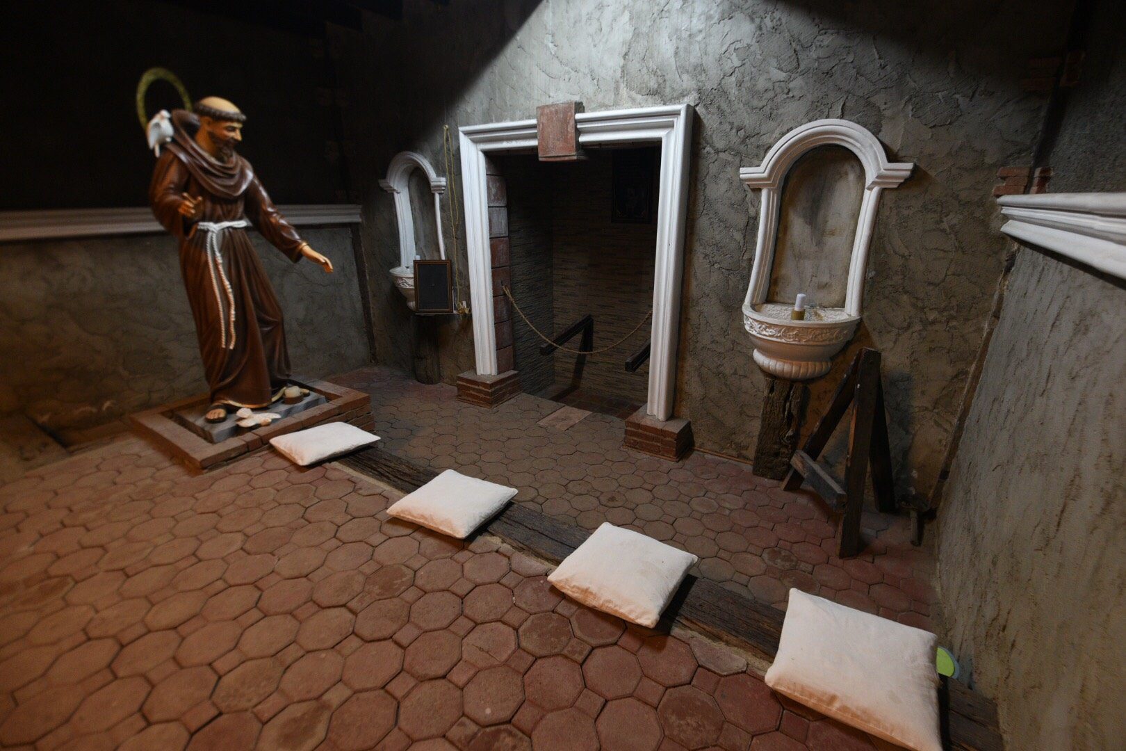 ST. FRANCIS OF ASISI. A small room made to be a chapel for burial ceremonies. Photo by Alecs Ongcal/Rappler 