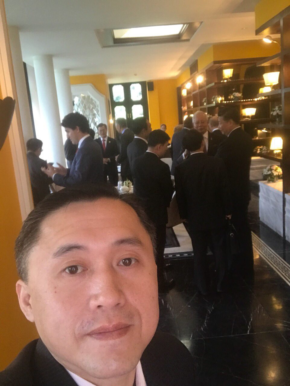 LUNCH WITH LEADERS. SAP Bong Go takes a selfie with Chinese President Xi Jinping, Canadian Prime Minister Justin Trudeau, and Malaysian Prime Minister Najib Razak behind him. 