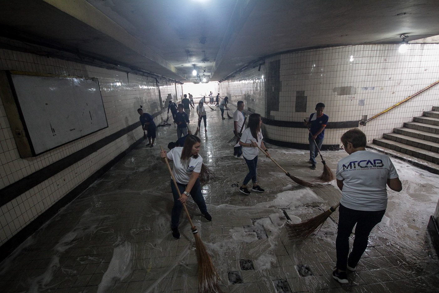CLEANUP. Personnel conduct clearing operations at the underpass near Manila City Hall on July 16, 2019. Photo by Lito Borras/Rappler 