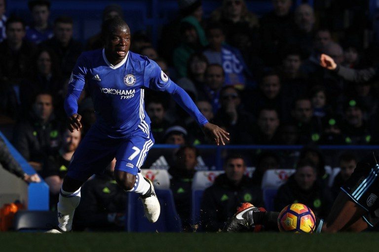 Pindah dari Leicester City, Kante kembali meraih gelar juara Liga Primer bersama Chelsea musim ini. Foto oleh Adrian Dennis/AFP 