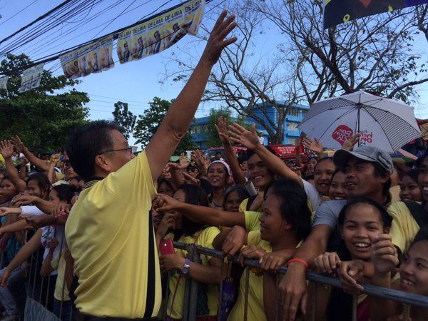 Roxas campaigns in Duterte territory