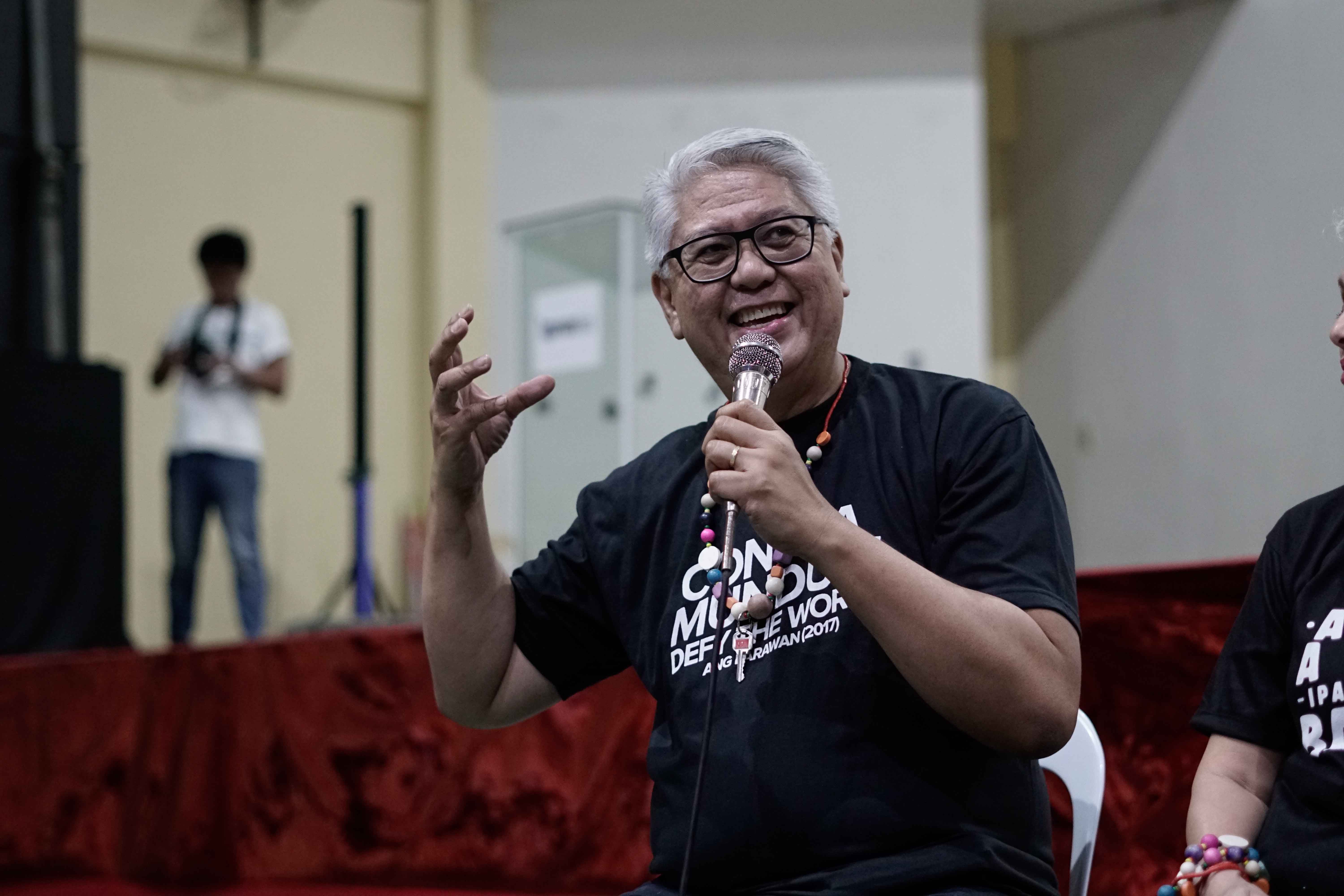 MR C. Composer Ryan Cayabyab speaks at a screening of 'Ang Larawan' in Bantayan. Photo by Eli Razo/courtesy of Rachel Alejandro 