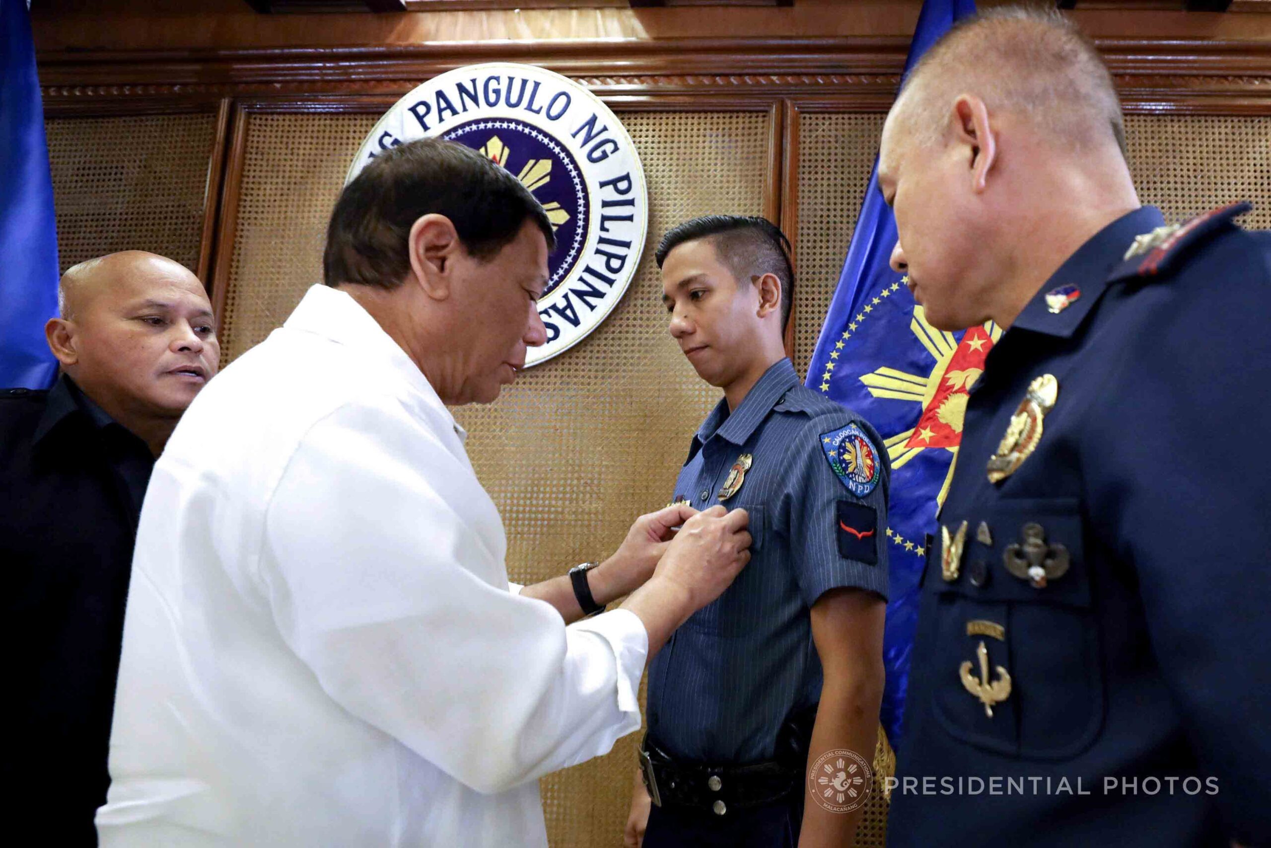 Duterte confers Order of Lapu-Lapu on model Caloocan cop