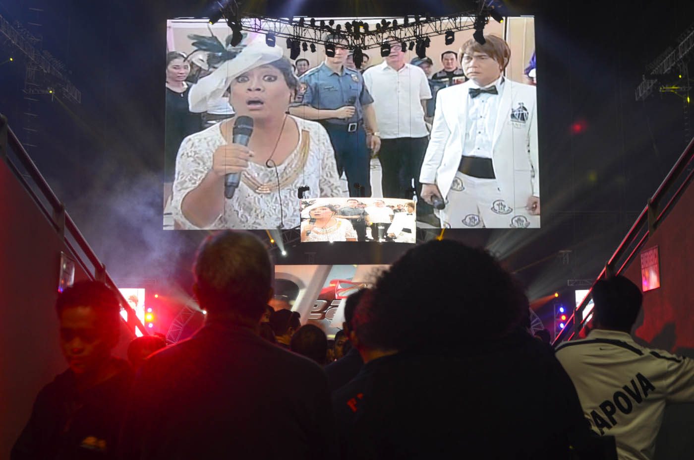 [IN PHOTOS] ‘AlDub: Tamang Panahon’ fun: Fans flock to Philippine Arena