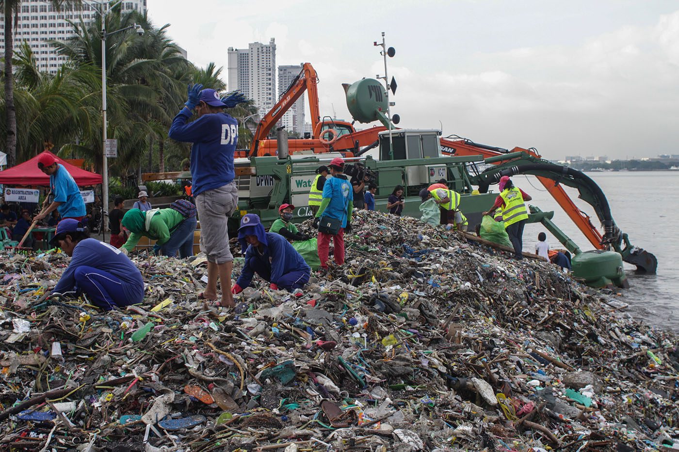 Duterte renews threat against establishments polluting Manila Bay