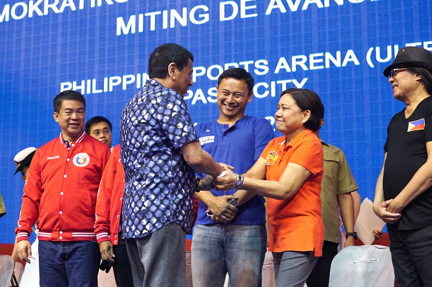 ENDORSEMENT. President Duterte shares a light moment with senators Cynthia Villar and Sonny Angara on the sidelines of the PDP-Laban miting de avance in Pasig City. Malacañang photo 