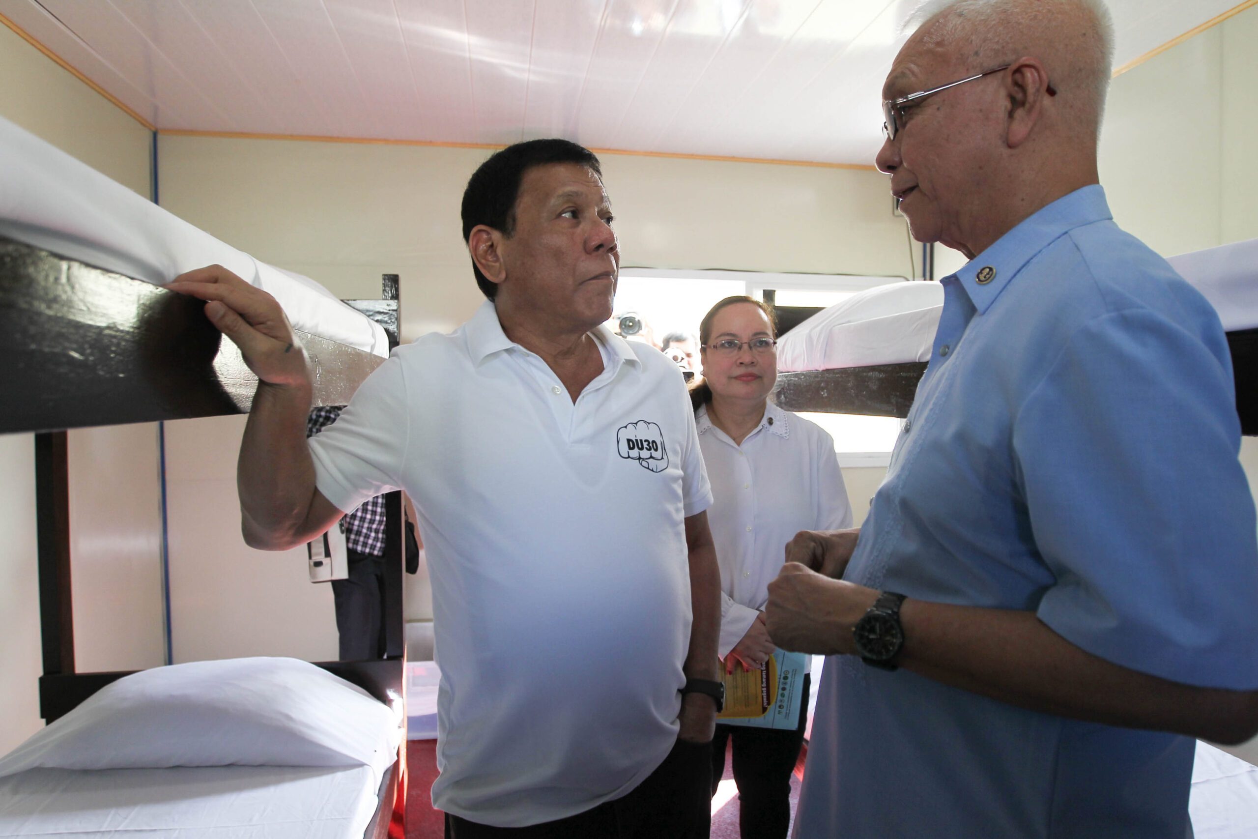 Duterte to drug addicts: Free meds or rope this Christmas?