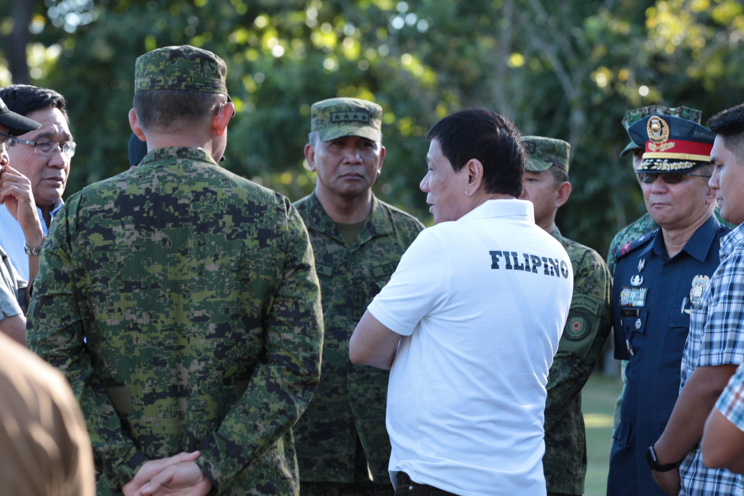 Duterte visits troops fighting Maute group in Lanao