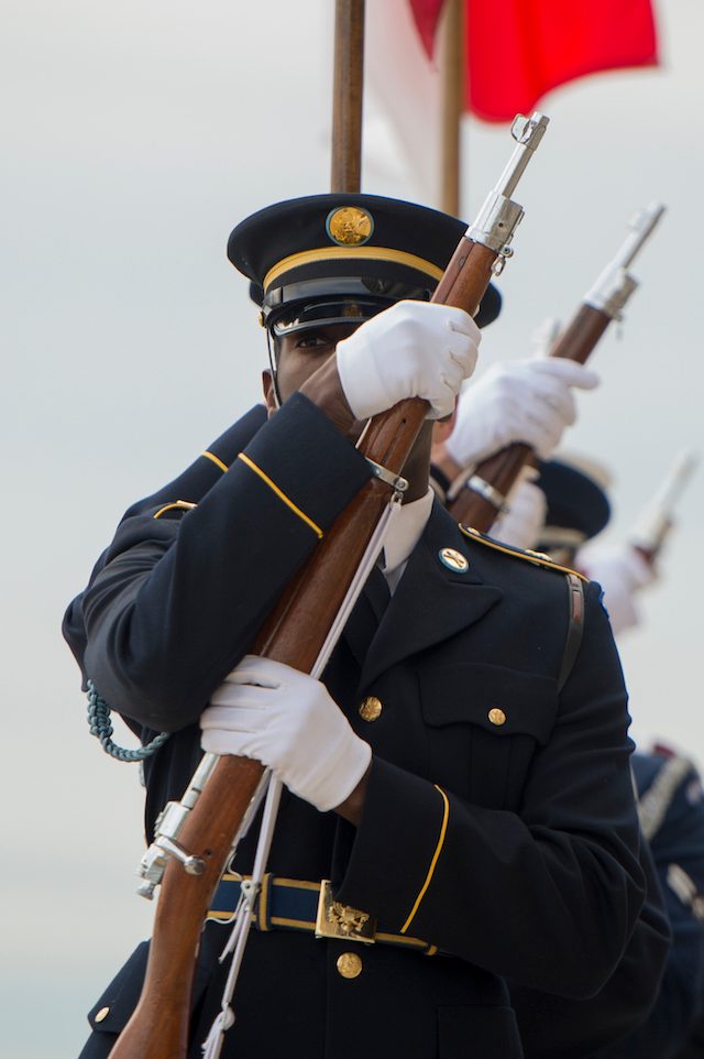 CLOSE TIES. A US honor guard attends an honor cordon held to welcome Indonesia's Minister of Defense Ryamizard Ryacudu at the Pentagon in Arlington, Virginia, USA, 26 October 2015. EPA/MICHAEL REYNOLDS   