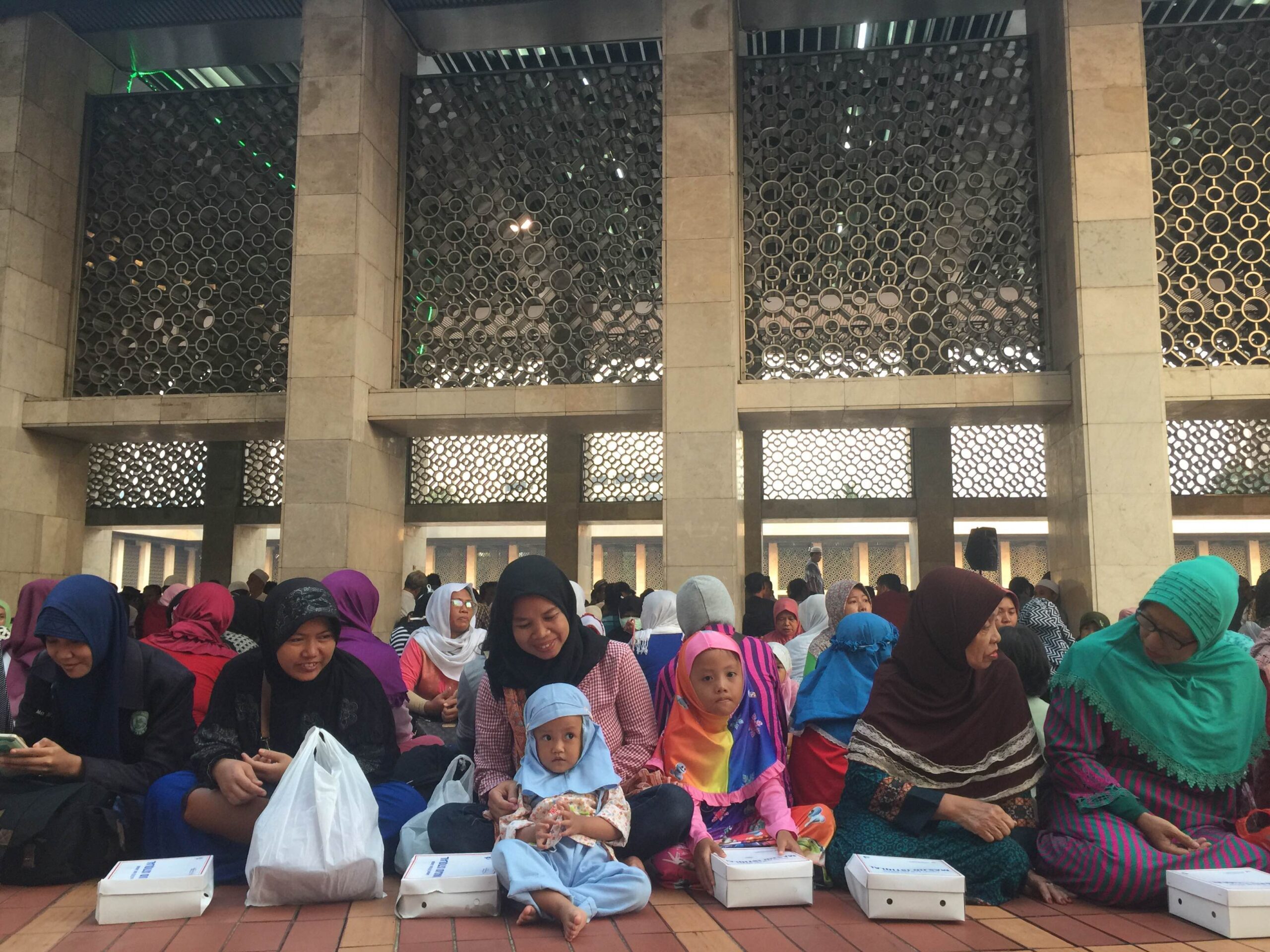 Southeast Asia’s largest mosque hosts pilgrims in Ramadan