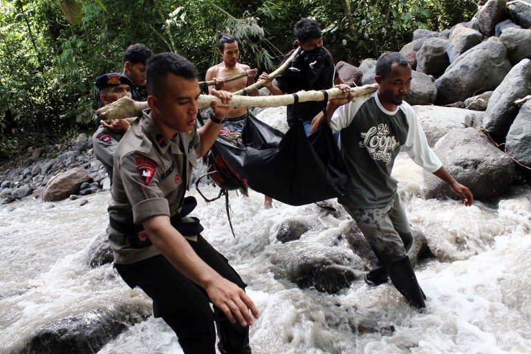 Indonesia landslide kills 15 students on holiday