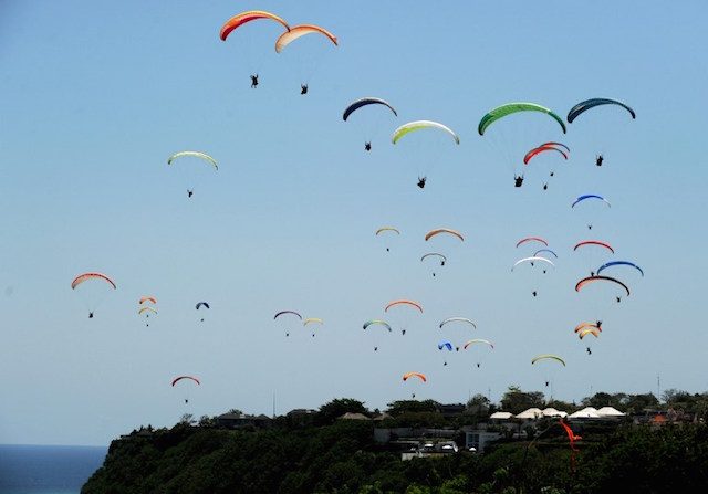 New world record: Most number of paragliders in sky at one time