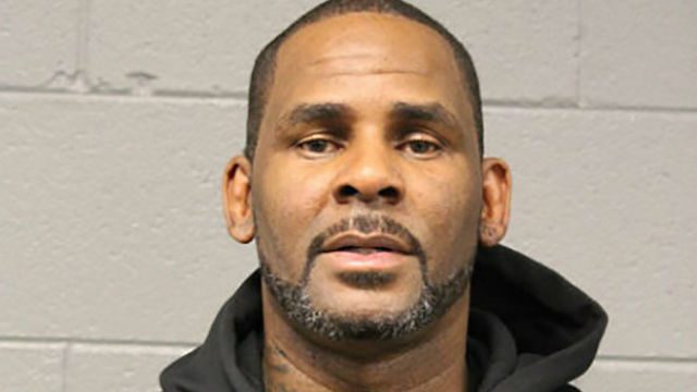 Singer R. Kelly, facing sex abuse charges, gets $1 million bail