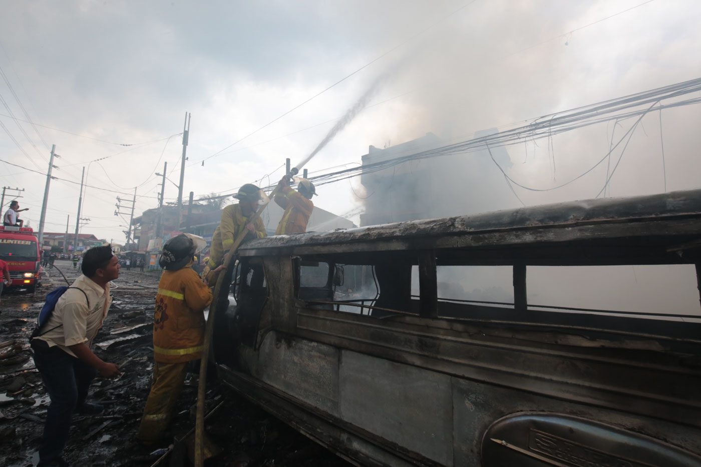 2 dead, 24 hurt in Philippine fireworks blaze