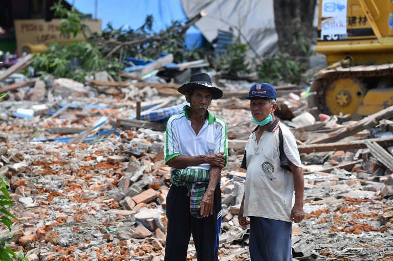 Indonesia earthquake death toll tops 400 as more bodies recovered