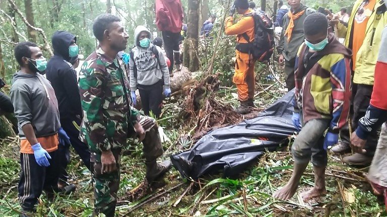8 bodies found in Indonesian plane crash
