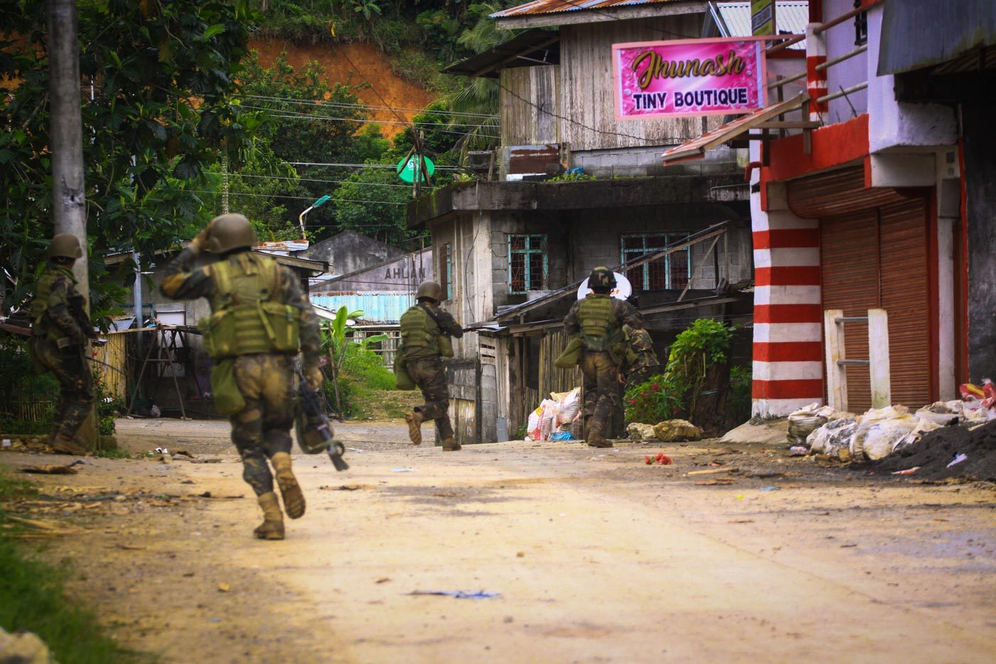 More soldiers wounded as fighting rages on in Marawi