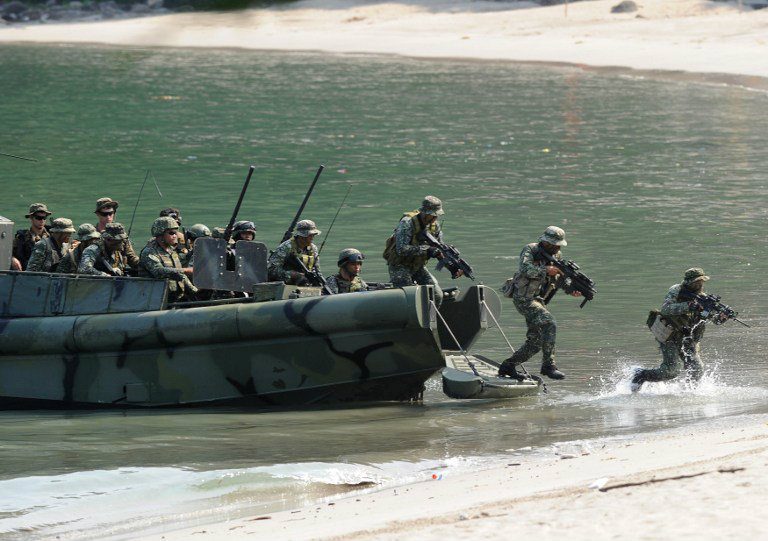 MORE TRAINING. Philippine Marines simulate a beach landing exercise as part of their annual joint naval exercises with the US in October 2015. The EDCA aims to conduct more military training with Philippine forces. File photo by Ted Aljibe/AFP 