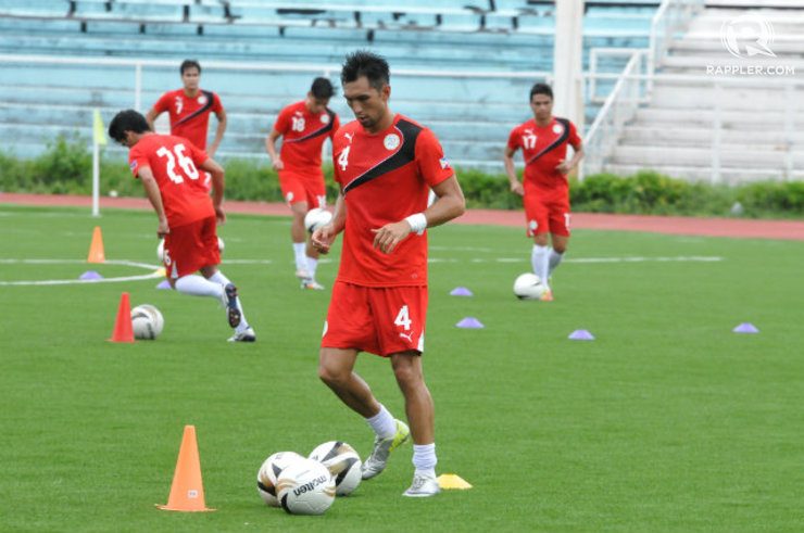 Kaya FC defender Anton del Rosario runs through drills
