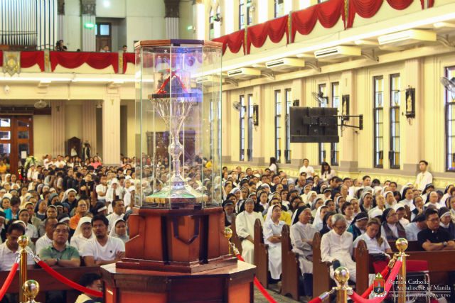 OVERNIGHT VENERATION. The incorrupt heart relic of Saint Padre Pio is on display for overnight veneration at the University of Santo Tomas on October 8, 2018. Photo by Eric Paul Guanlao/Archdiocese of Manila Office of Communications 