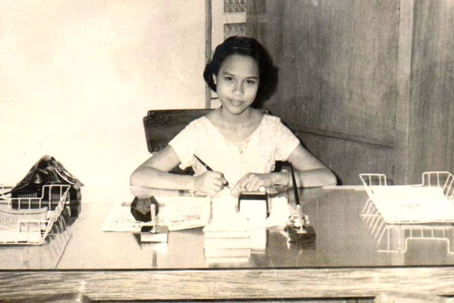 'VERY RELIGIOUS.' Senator Miriam Defensor Santiago says at a young age, she was 'very religious' and read the Bible even if doing so was then prohibited. File photo courtesy of Santiago's Facebook page  