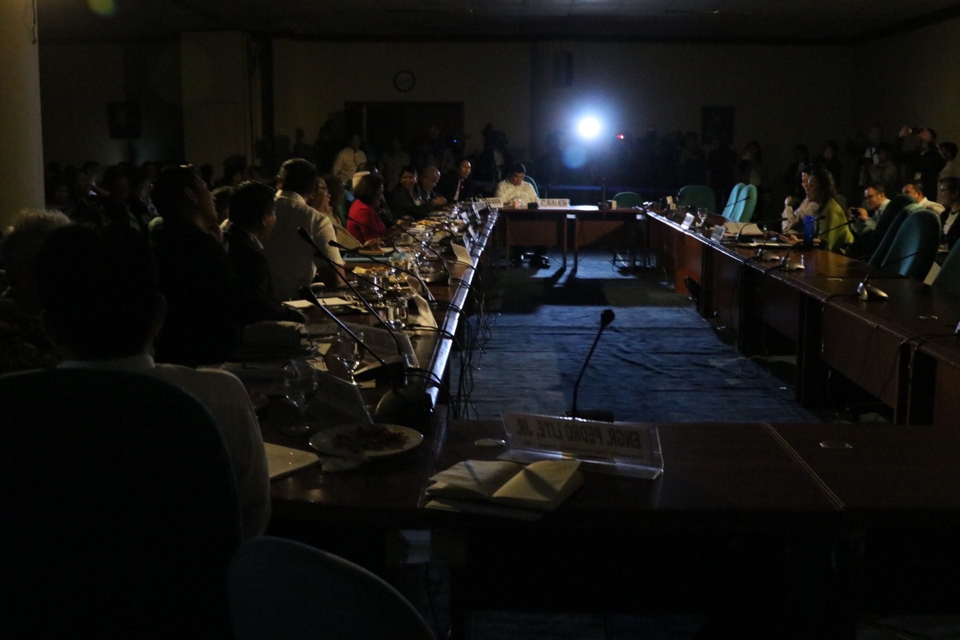 NO POWER. A brownout occurs in the middle of a Senate hearing on the proposed 2019 budget of the Department of Energy on October 2, 2018. Photo by Gil Nartea/Office of Senator Legarda    