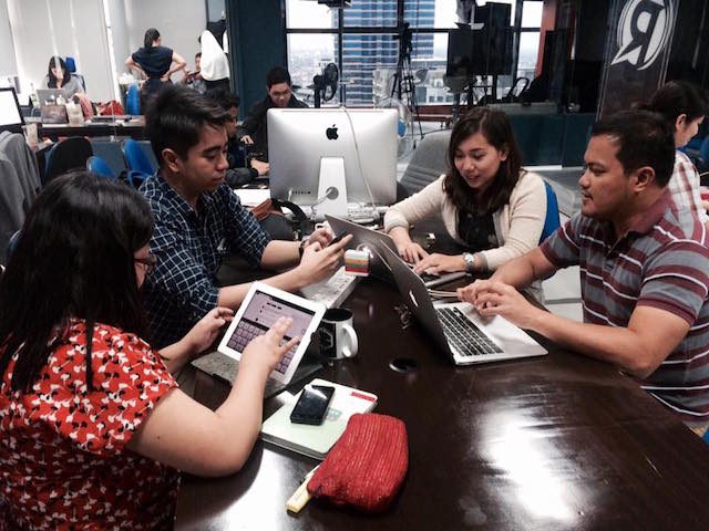 #ZEROCASUALTY HOUR. Handicap International Philippines joins the #ZeroCasualty discussion on Facebook initiated by MovePH, Rappler's civic engagement arm. L to R: Handicap International-PH's Cara Galla and Kevin Santos, Rappler's Stacy de Jesus and Voltaire Tupaz. Photo by Rappler  