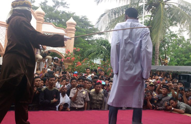 Delapan penjudi dicambuk di Aceh