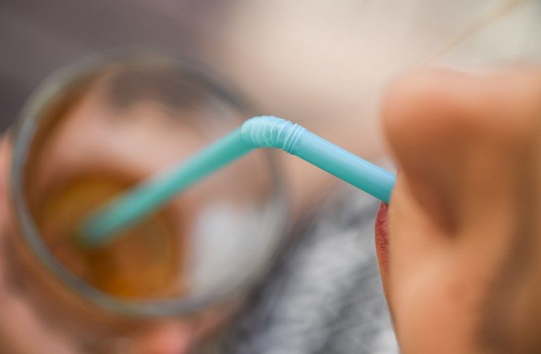 EU proposes ban on straws, other single-use plastics