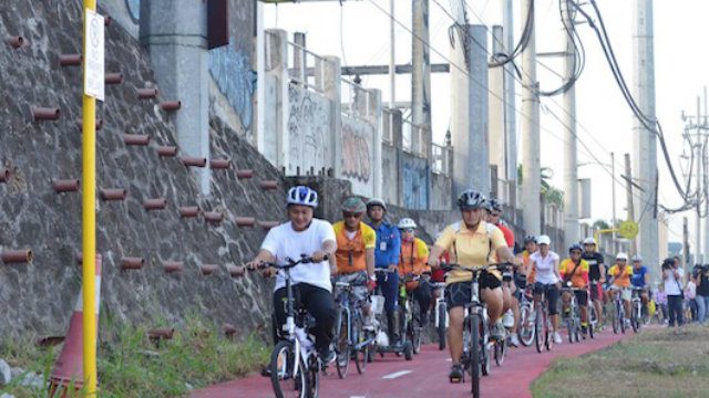 PROMOTING CYCLING. The DOTC wants to promote biking and walking as modes of transportation. Rappler photo 