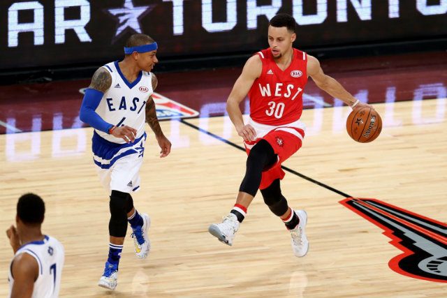 ALL-STAR GAME. Stephen Curry handles the ball against Isaiah Thomas. Photo by Vaughn Ridley/Getty Images/AFP    