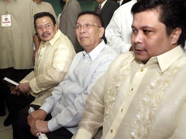 PLUNDER. Detained former Philippine president Joseph Estrada attends a court hearing on plunder charges against him and his co-defendant son Jinggoy Estrada at the Sandiganbayan, May 23, 2003. Estrada asked the court to dismiss the charges against him, saying it is unconstitutional to put him on trial because he remains the president. At center is former senator Juan Ponce Enrile, a political ally. File photo by Joel Nito/AFP