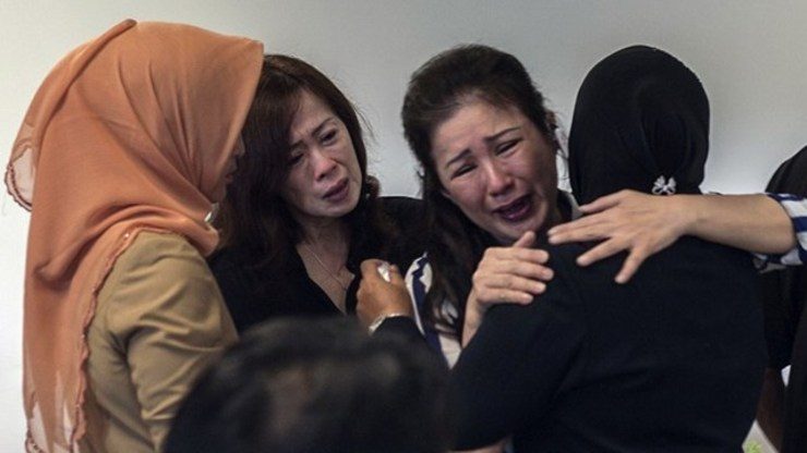China offers help to find missing AirAsia flight