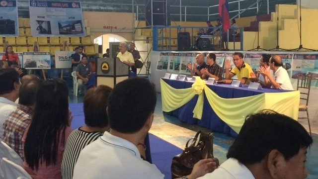 Roxas delivers checks for Yolanda-hit barangays in Panay