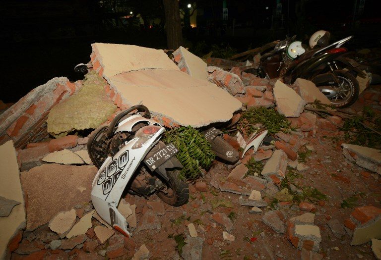 Indonesia evacuates tourists after Lombok earthquake kills 91