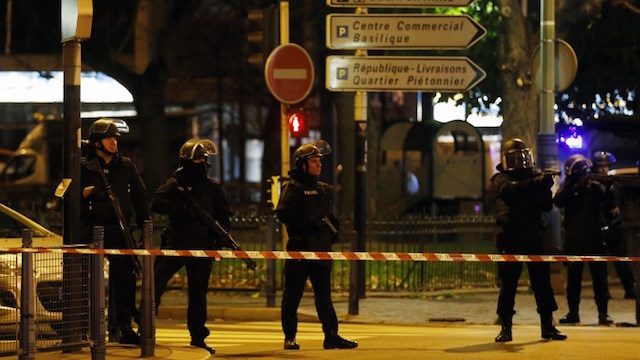 Baku tembak antara polisi dan tersangka teroris di Saint Denis, Paris
