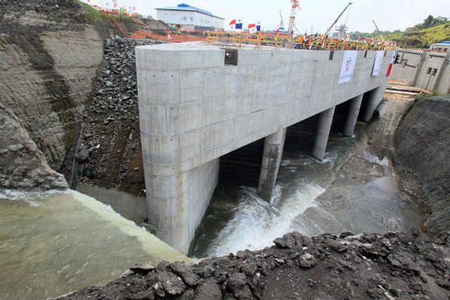 Builders vow to repair leak in Panama Canal
