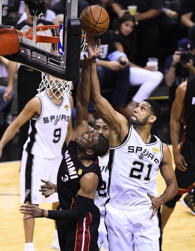 OLD RELIABLE. Spurs All-Star big man Tim Duncan (21) grabs a rebound over Heat's Dwyane Wade (3). Photo by Larry W Smith/EPA