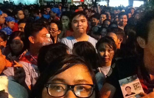 FRUSTRATED CROWD. The author with the crowd outside the University of Santo Tomas. Photo by Jodesz Gavilan/Rappler