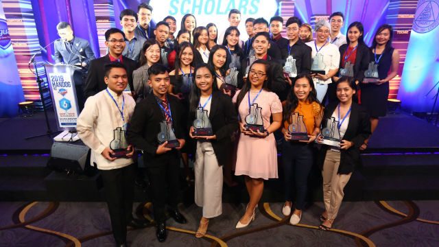 ASPIRING MEDICAL TECHNOLOGISTS. Nicole Ty poses with her co-scholars during the awarding ceremony held at Manila Peninsula Hotel. Photo by Safeguard and PAMET