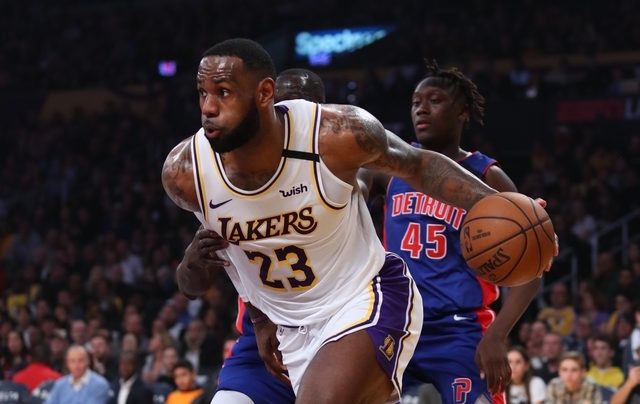 James, Davis star in Lakers block party vs Pistons