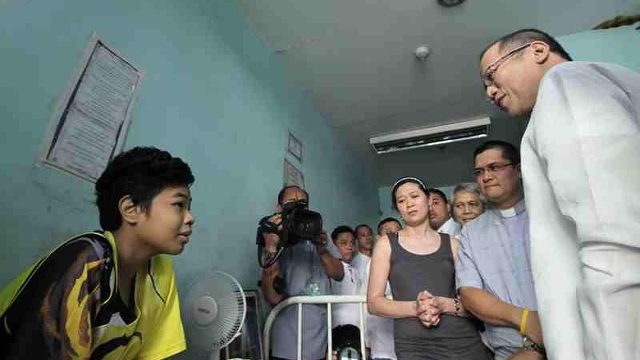 2013. Aquino visits a young patient at the Philippine Orthopedic Center. Photo from the Presidential Communications Operations Office 