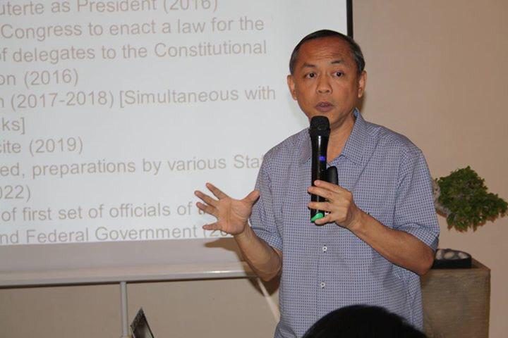 FEDERALISM. Peter Lavina, campaign spokesman of president-elect Rodrigo Duterte, delivers a lecture on federalism, a key agenda of the Duterte administration. Photo by Pacquiao's staff 
