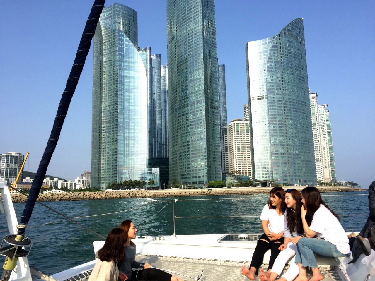 CRUISIN' TOGETHER. A yacht tour is a great way to enjoy breathtaking views of the city. 