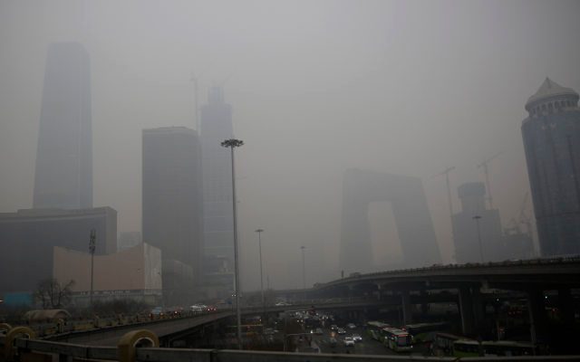 Beijing issues second red alert ahead of smog